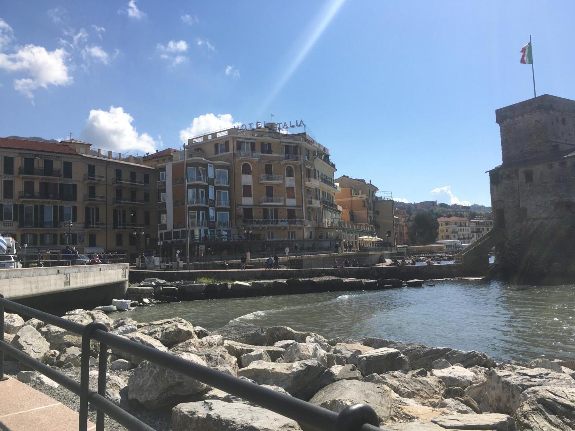 Near The Beach Рапалло Экстерьер фото
